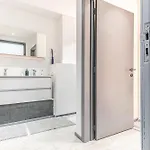 Modern 2 Private Bedrooms In The Heart Of شقة *
