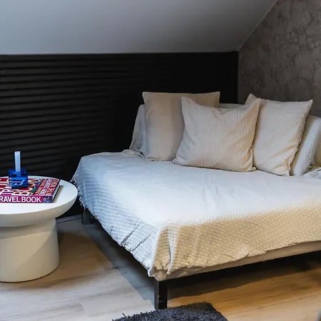 Modern 2 Private Bedrooms In The Heart Of