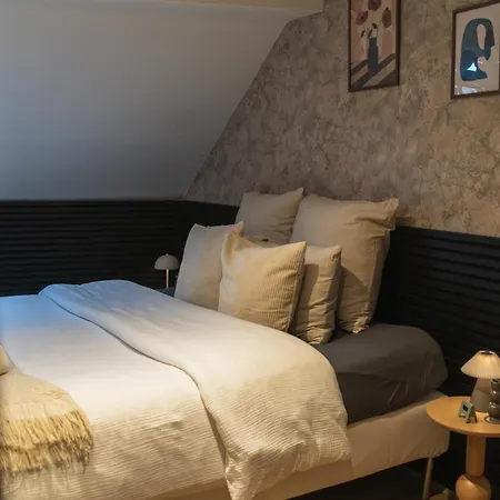 Modern 2 Private Bedrooms In The Heart Of