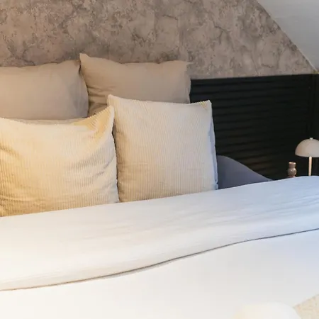 Modern 2 Private Bedrooms In The Heart Of