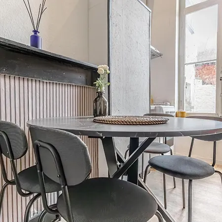 Apartment Modern 2 Private Bedrooms In The Heart Of *