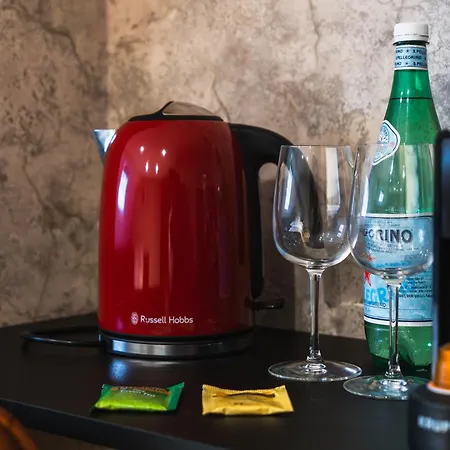 Modern 2 Private Bedrooms In The Heart Of Apartment *