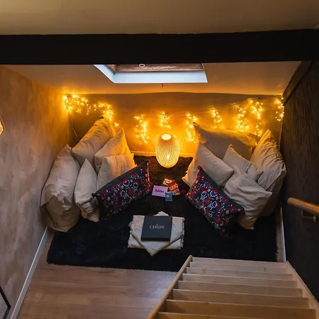 Modern 2 Private Bedrooms In The Heart Of