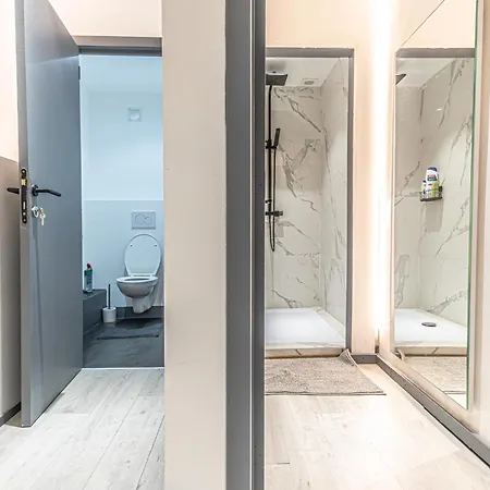 Modern 2 Private Bedrooms In The Heart Of *