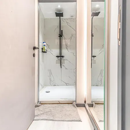 Modern 2 Private Bedrooms In The Heart Of