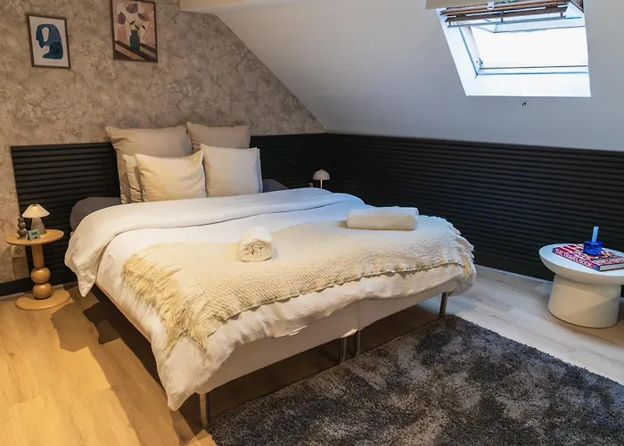 Modern 2 Private Bedrooms In The Heart Of