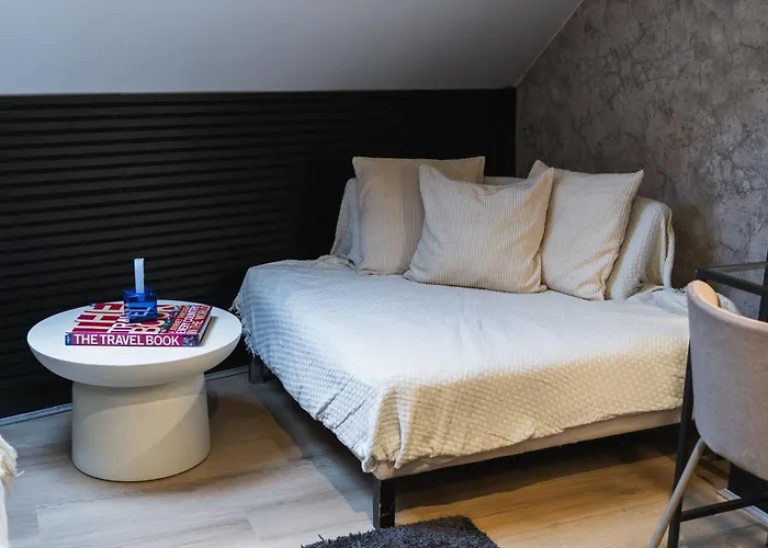 Modern 2 Private Bedrooms In The Heart Of