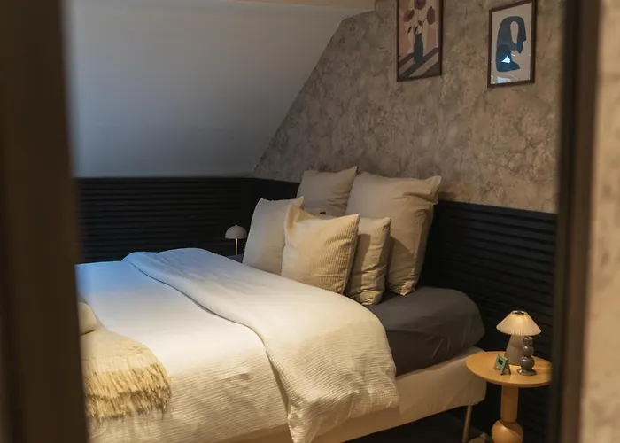 Modern 2 Private Bedrooms In The Heart Of