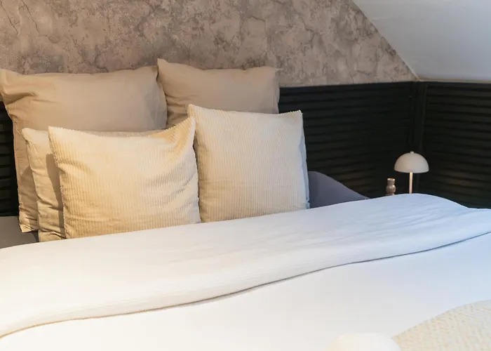 Modern 2 Private Bedrooms In The Heart Of