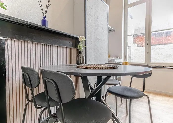 Apartment Modern 2 Private Bedrooms In The Heart Of *