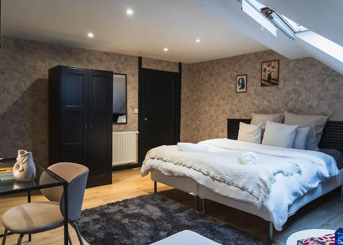 Modern 2 Private Bedrooms In The Heart Of Appartamento