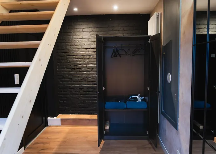 Modern 2 Private Bedrooms In The Heart Of Appartamento