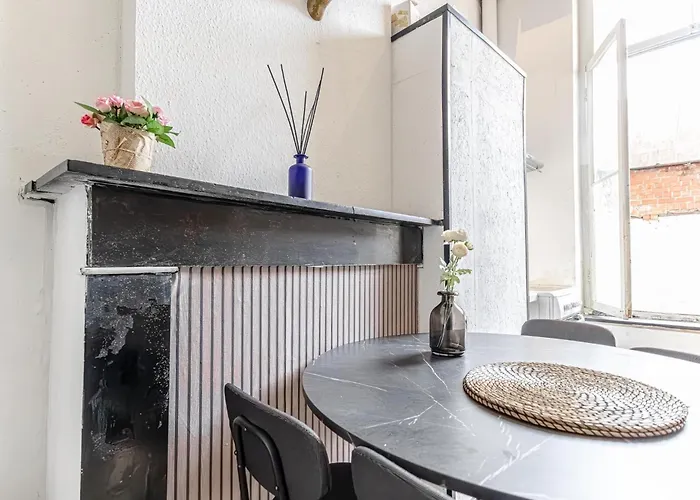 Apartment Modern 2 Private Bedrooms In The Heart Of *