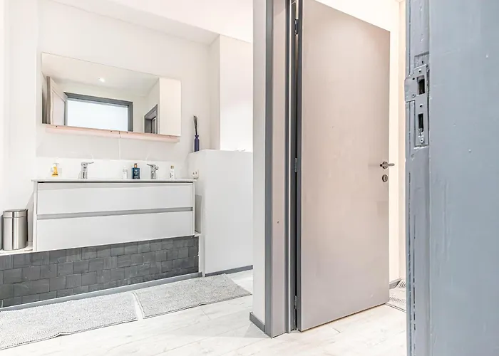 Modern 2 Private Bedrooms In The Heart Of Appartamento *