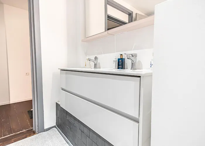 Modern 2 Private Bedrooms In The Heart Of Gand