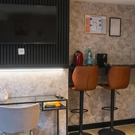 Modern 2 Private Bedrooms In The Heart Of アパート *